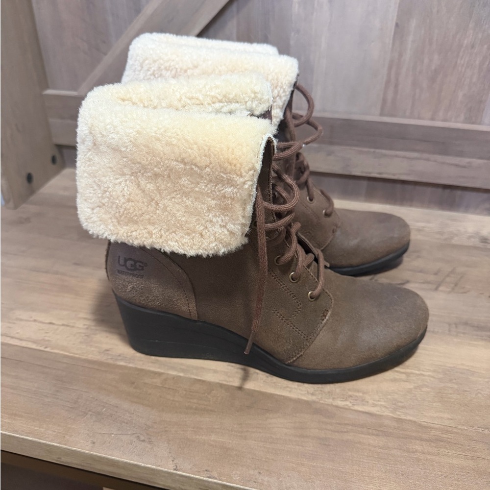 UGG® Women's Zea Leather Uptown Wedge Boots Size 11 - Picture 2 of 8